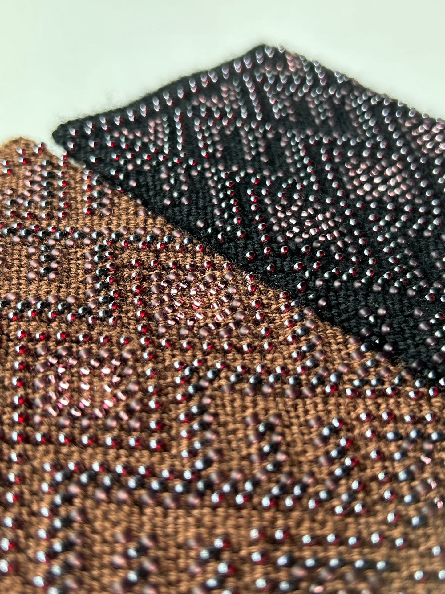 《受注制作》 Ingrida. 【Amulet】ブラウンにピンクやモーブ、レッドパールのビーズ/リエシネス