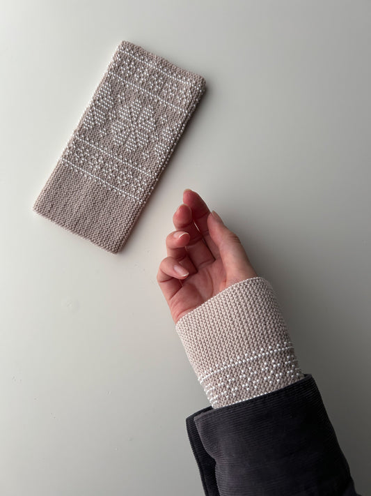 シンプルisベスト【即納】エタニティサウレ｜ピンクベージュ｜手編みリストウォーマー