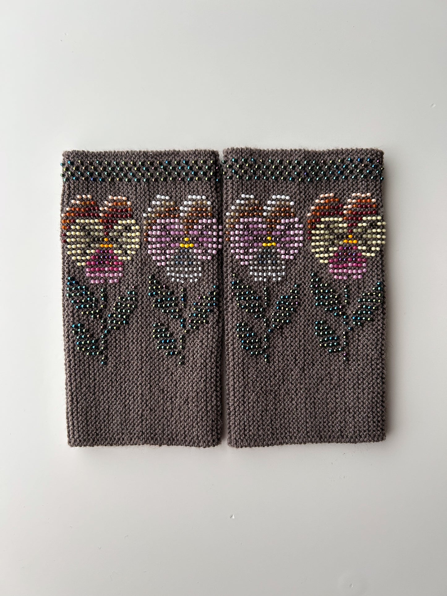 【即納】エターナルパンジー｜モカブラウン｜手編みリストウォーマー