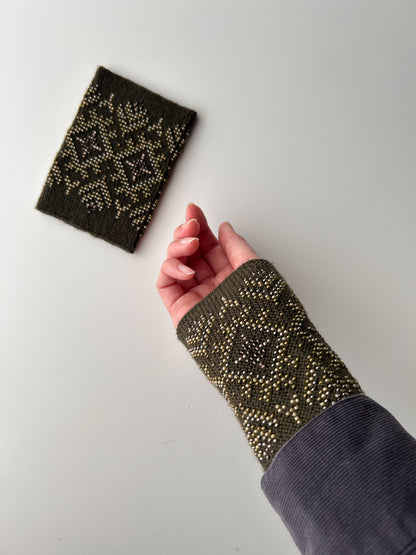 【即納】アストラルツリー｜カーキブラウン｜手編みリストウォーマー