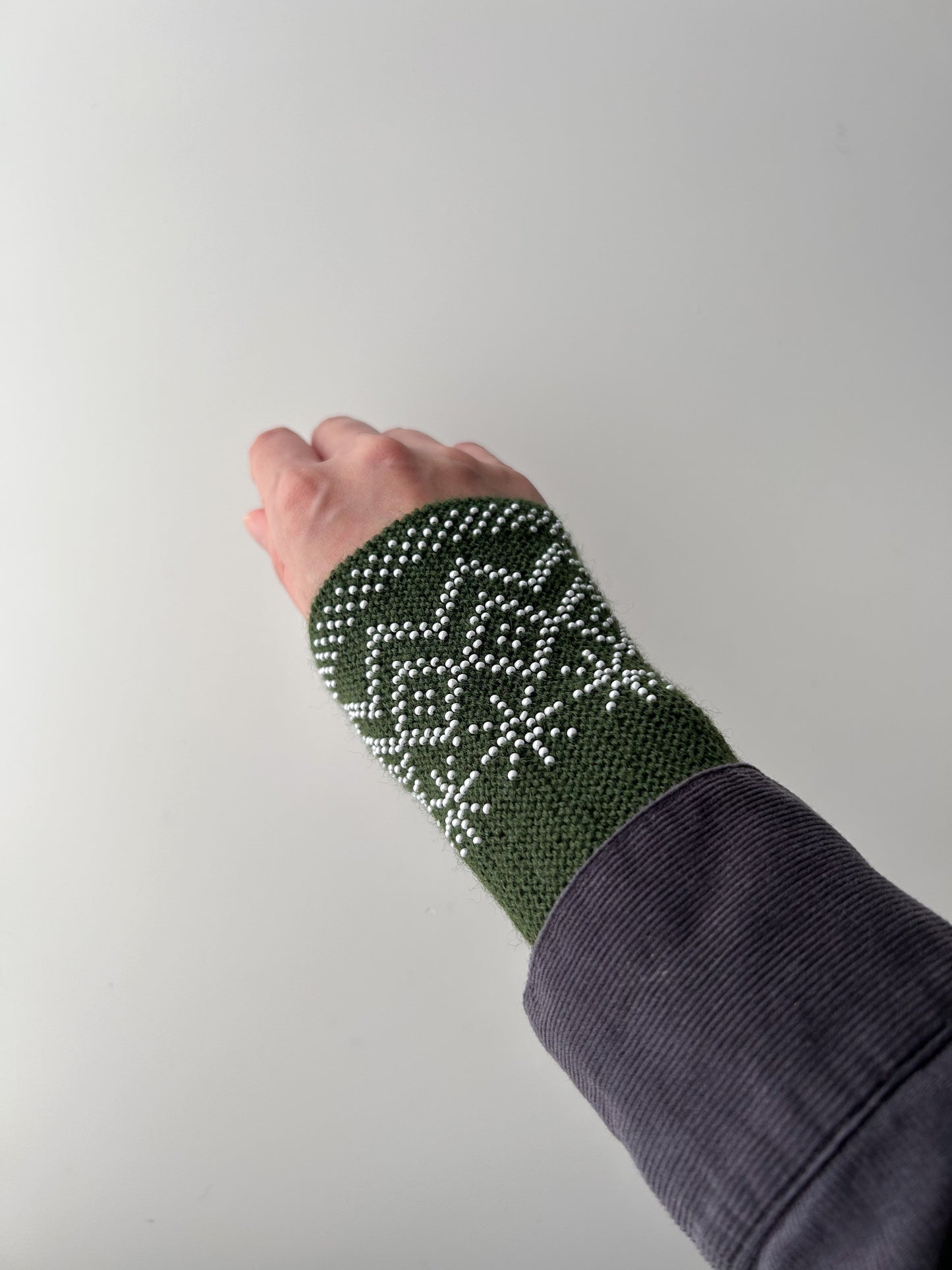 【即納】サンリットグレース｜カーキ｜手編みリストウォーマー