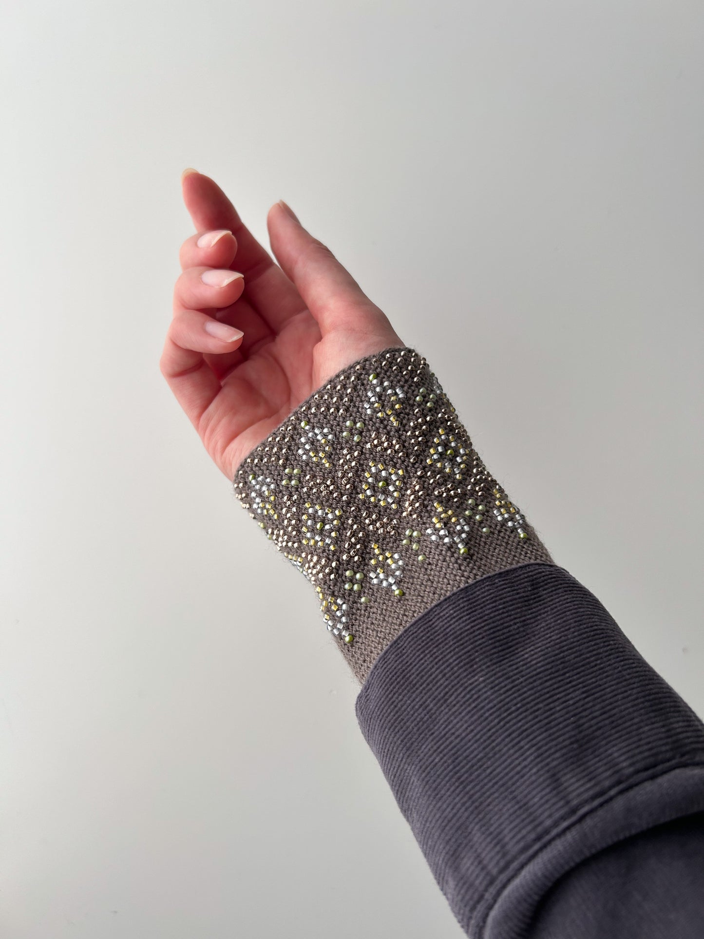 【即納】エクラ・シンフォニー｜モカブラウン｜選べるきらめき手編みリストウォーマー