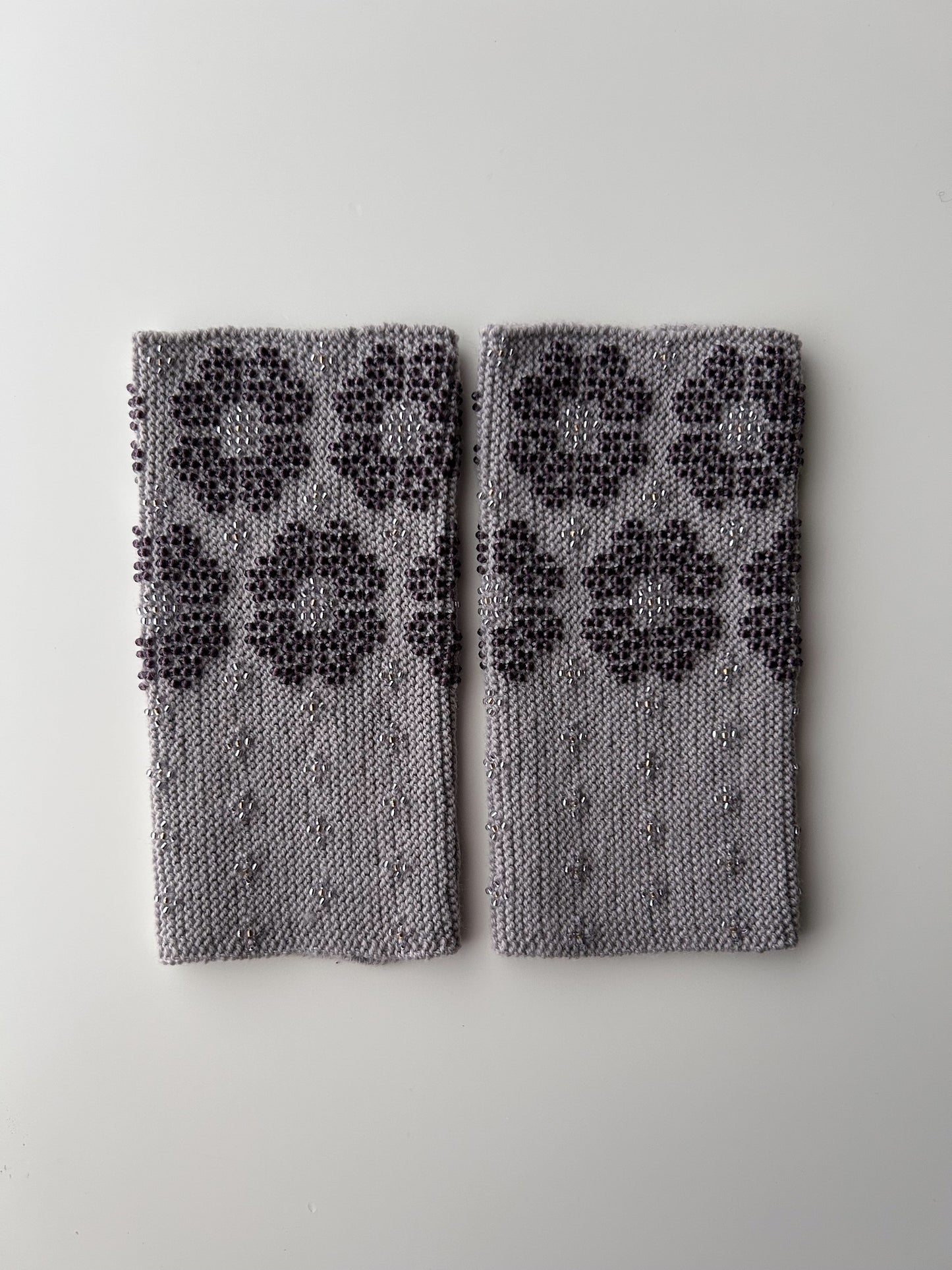 上下2way！ 【即納】サウレリア｜ウォームグレー｜クリスタル入り手編みリストウォーマー