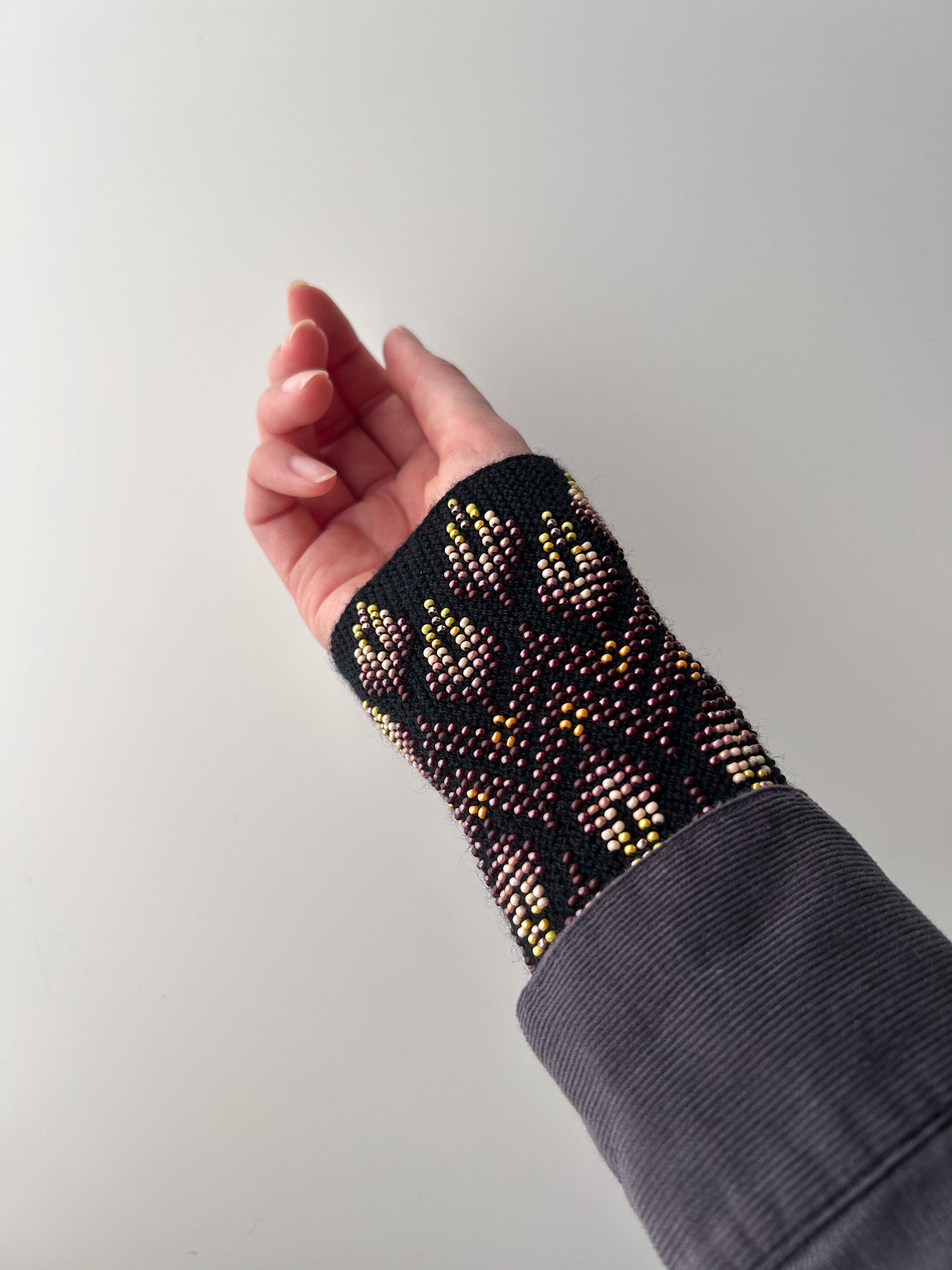 【即納】シンフォニックフラワー｜ブラック｜手編みリストウォーマー