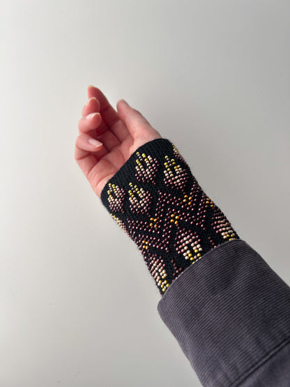 【即納】シンフォニックフラワー｜ブラック｜手編みリストウォーマー