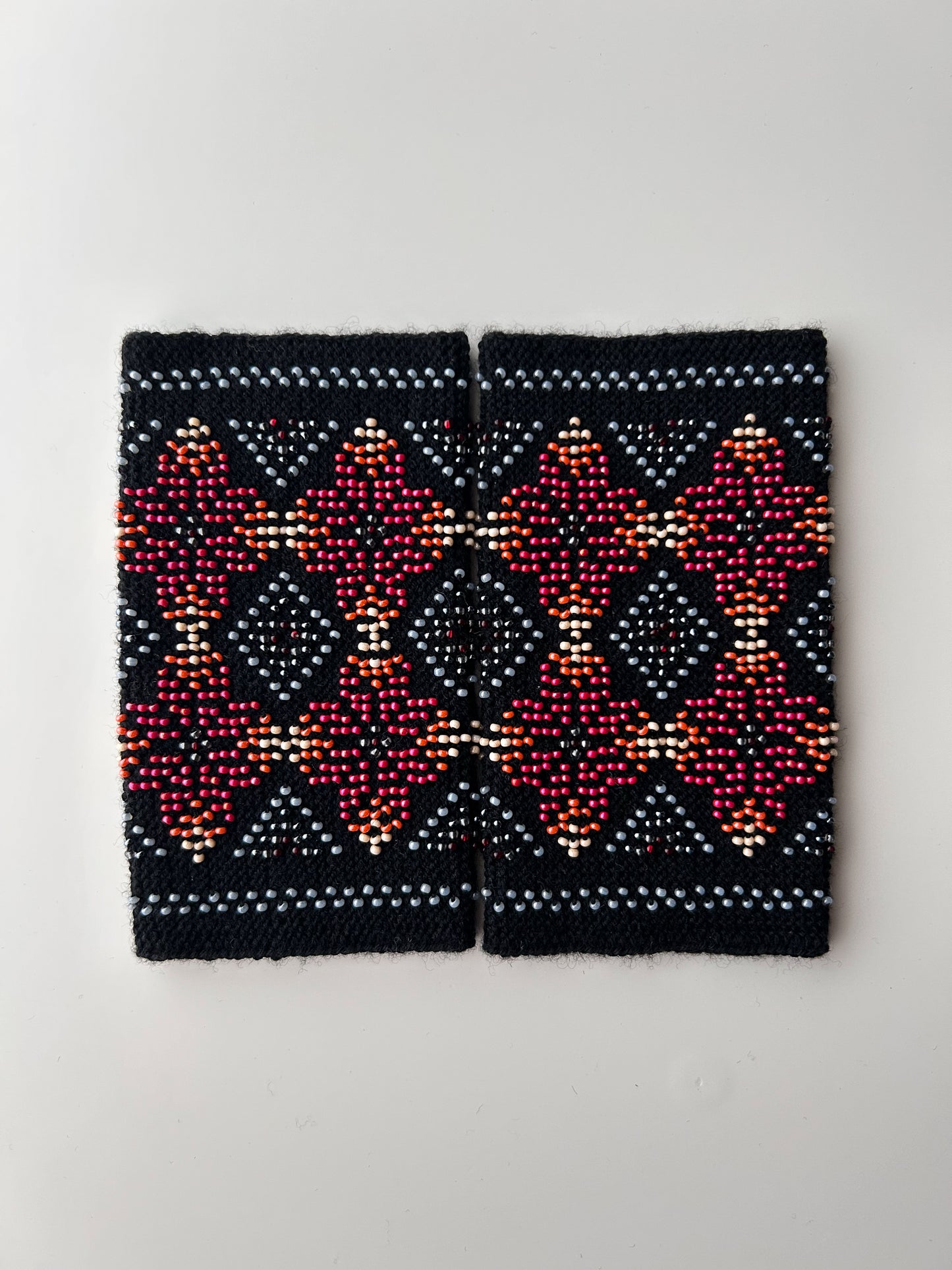 【即納】ダイヤモンドヴィーナス｜MOMIJIブラック｜手編みリストウォーマー