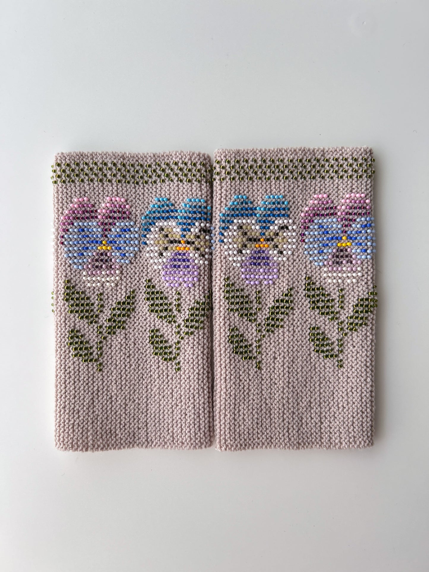 【即納】エターナルパンジー｜全3色｜手編みリストウォーマー