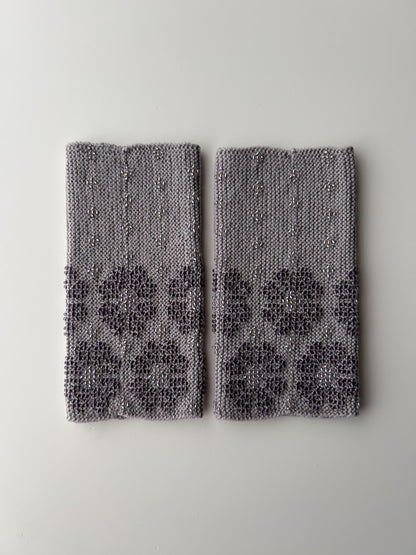 上下2way！ 【即納】サウレリア｜ウォームグレー｜クリスタル入り手編みリストウォーマー虹色