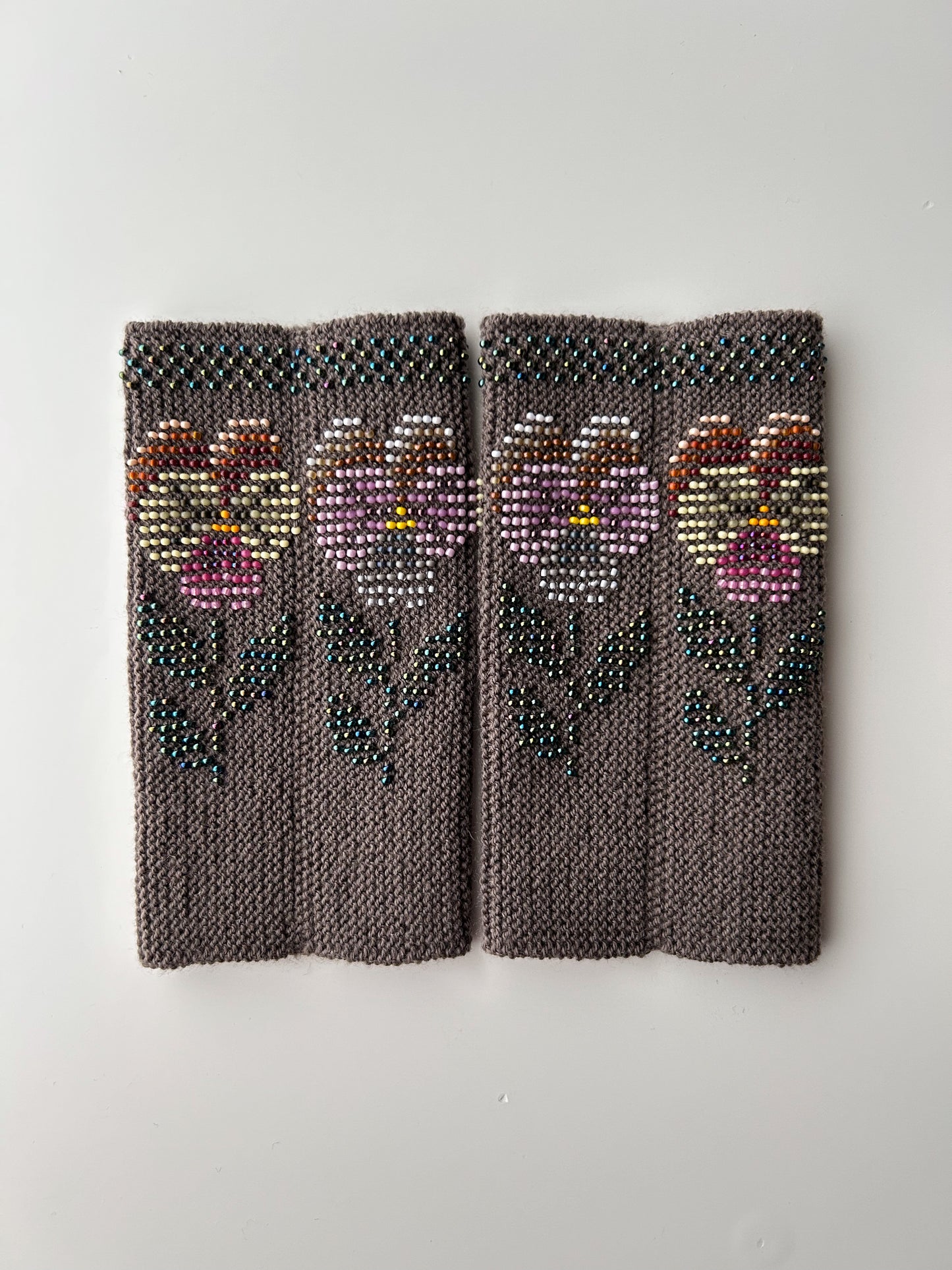 【即納】エターナルパンジー｜モカブラウン｜手編みリストウォーマー