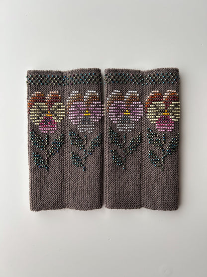 【即納】エターナルパンジー｜モカブラウン｜手編みリストウォーマー