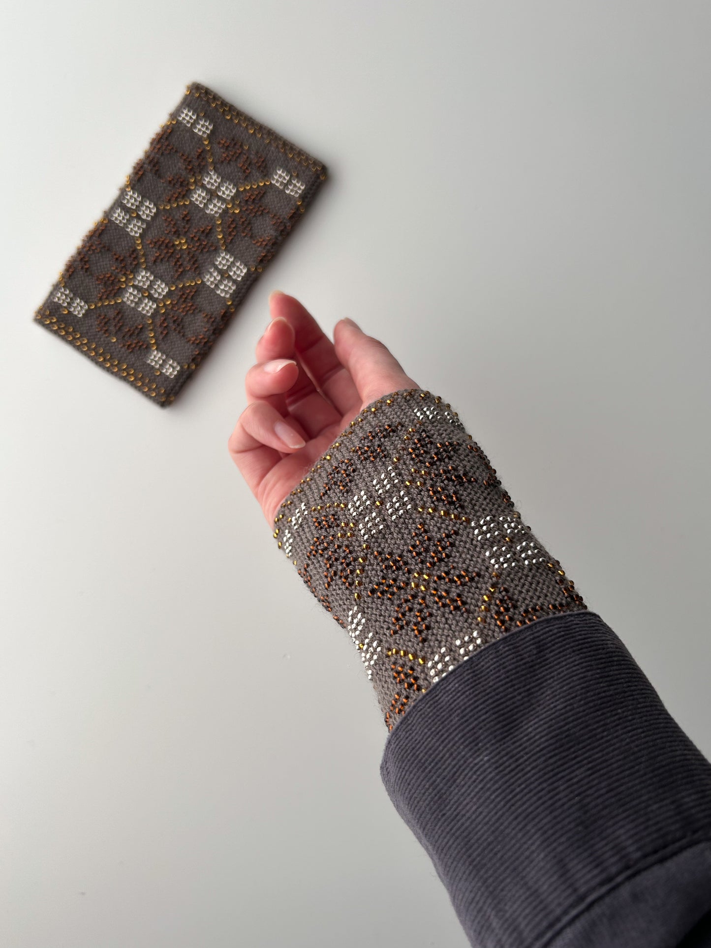 【即納】ヴィーナスガーデン｜モカブラウン｜手編みリストウォーマー