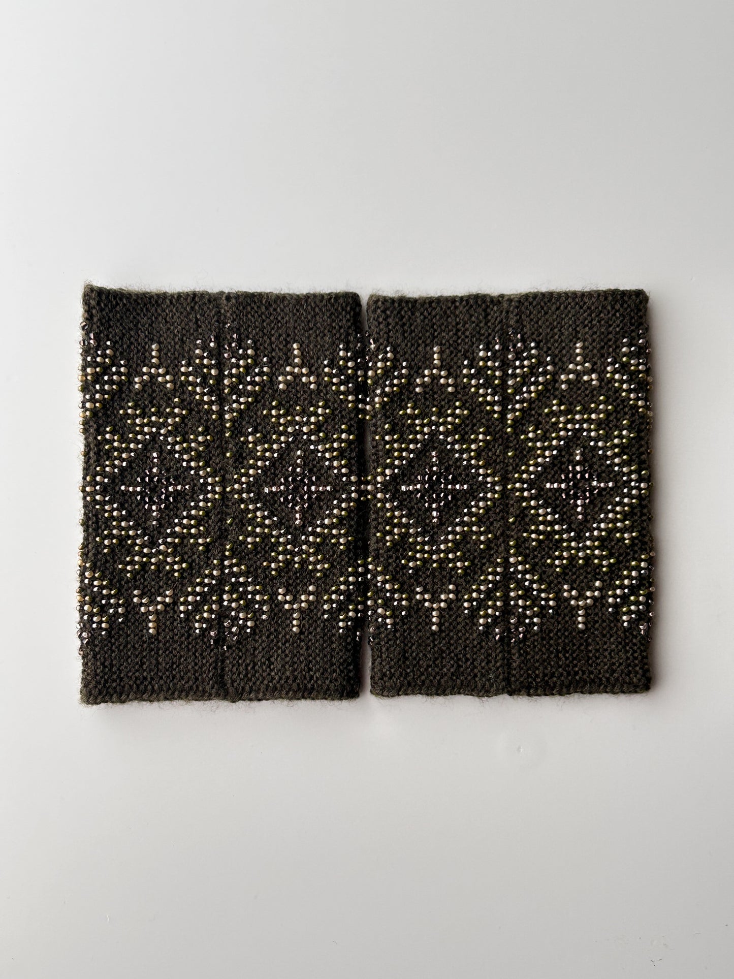 【即納】アストラルツリー｜カーキブラウン｜手編みリストウォーマー