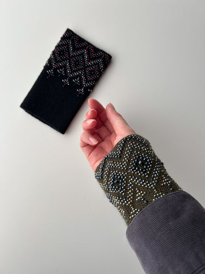 人気No.1【即納】シャンデリア｜選べる2色｜クリスタル入り手編みリストウォーマー