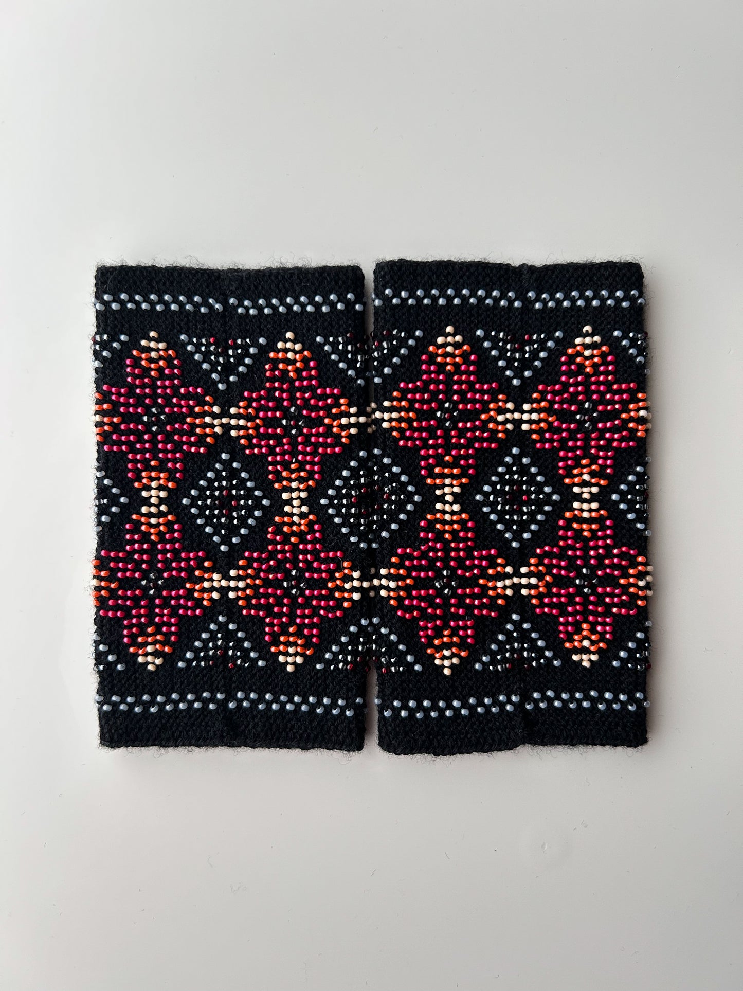 【即納】ダイヤモンドヴィーナス｜MOMIJIブラック｜手編みリストウォーマー