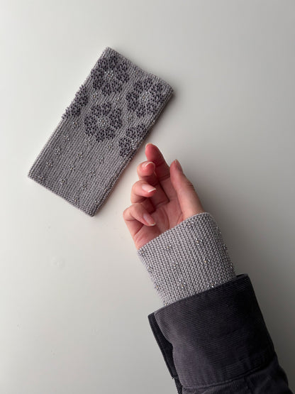 上下2way！ 【即納】サウレリア｜ウォームグレー｜クリスタル入り手編みリストウォーマー虹色