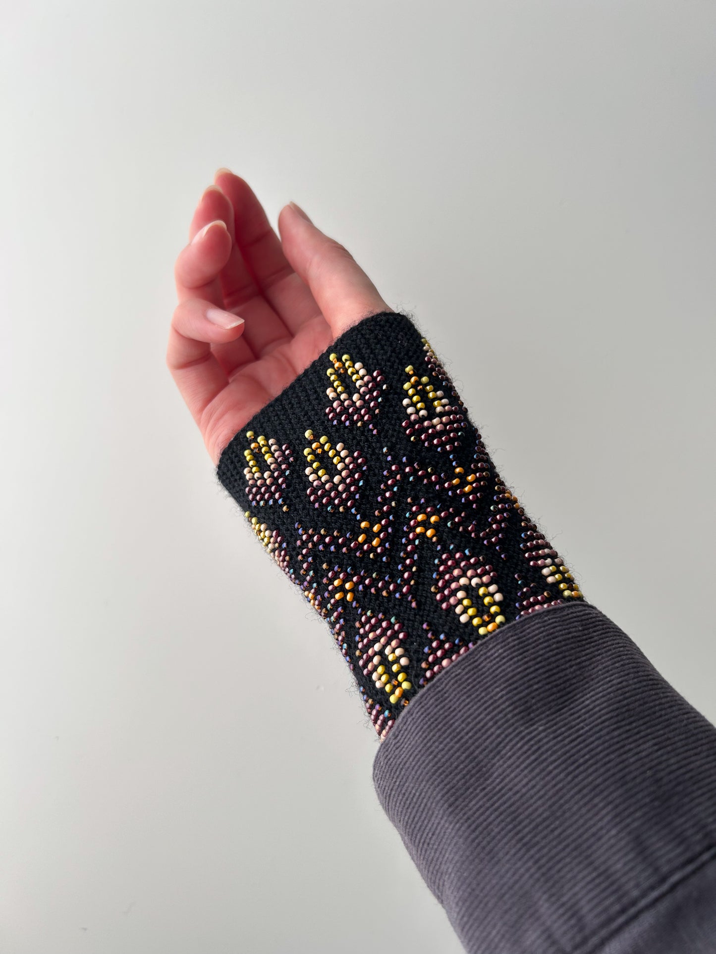【即納】シンフォニックフラワー｜ブラック｜手編みリストウォーマー